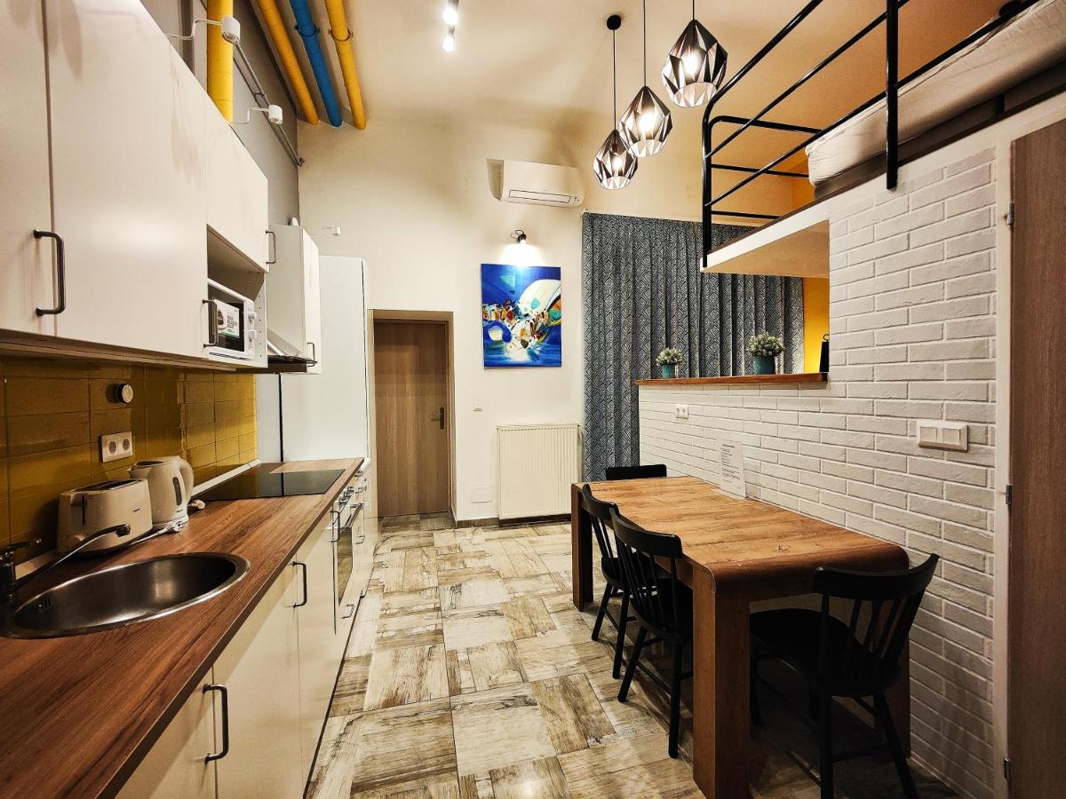 King Apartment *