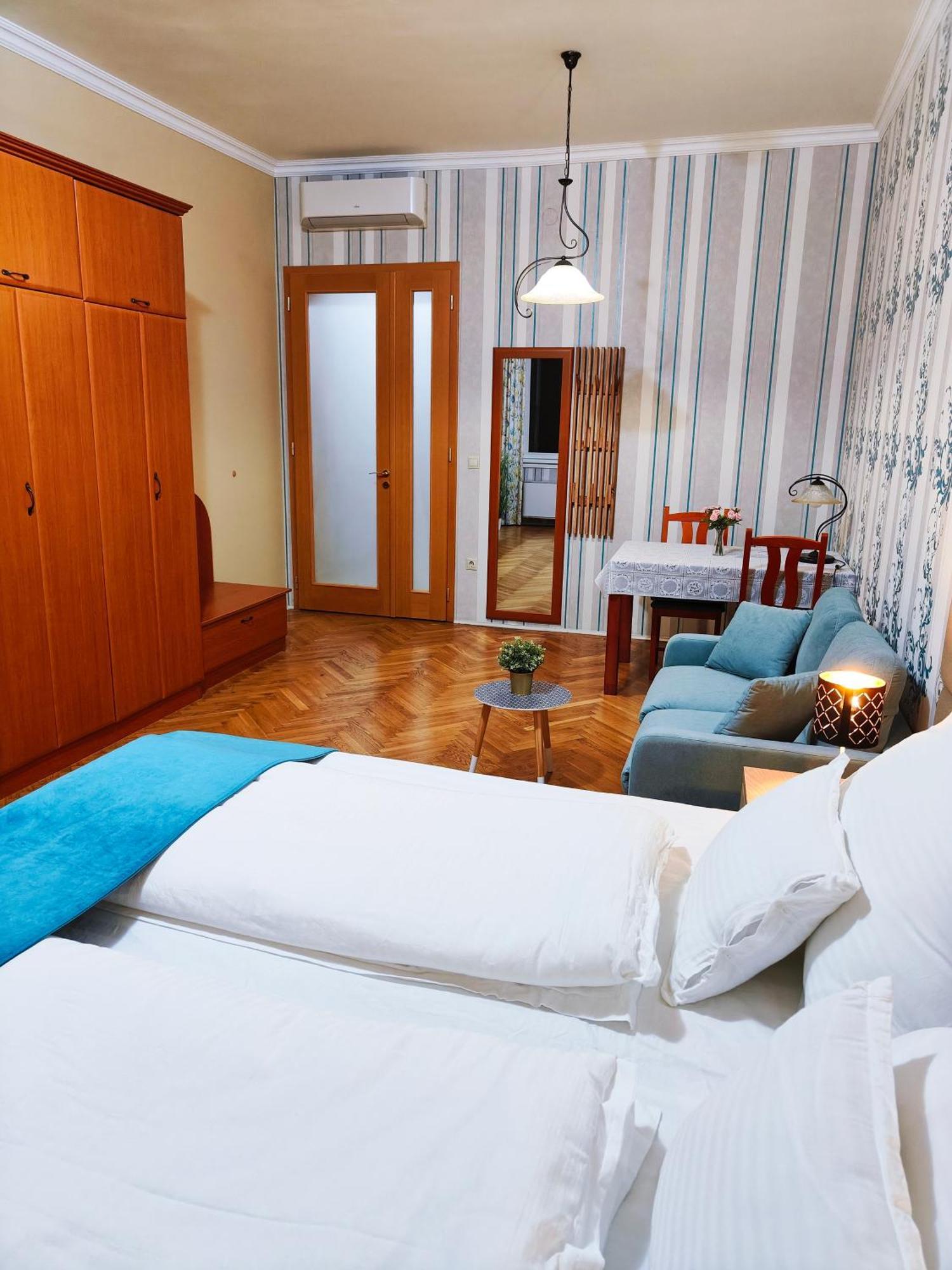 King Apartment *